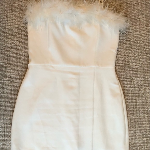 White party dress with faux feathers - Picture 2 of 5